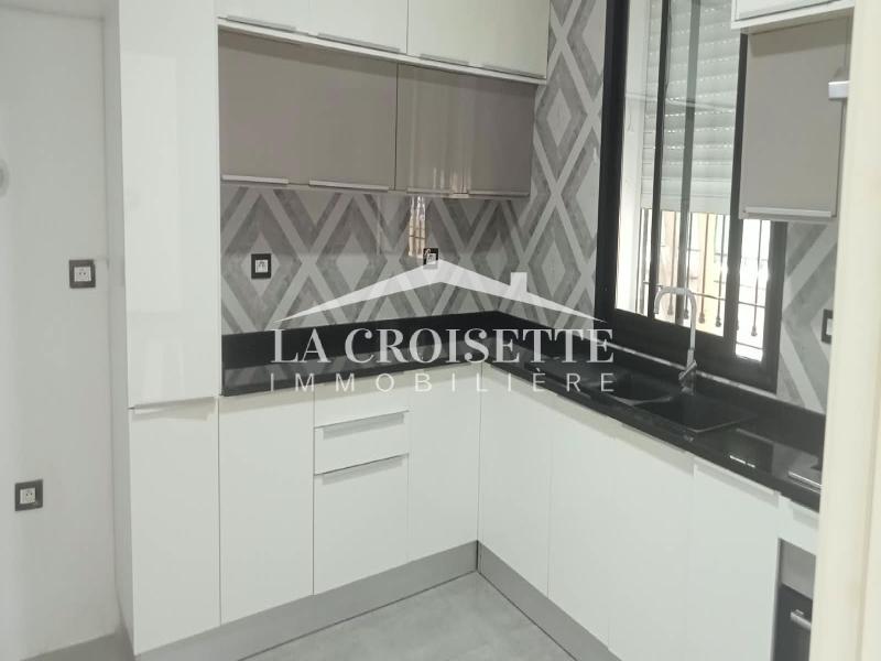 Villa S+4 avec piscine à La Soukra